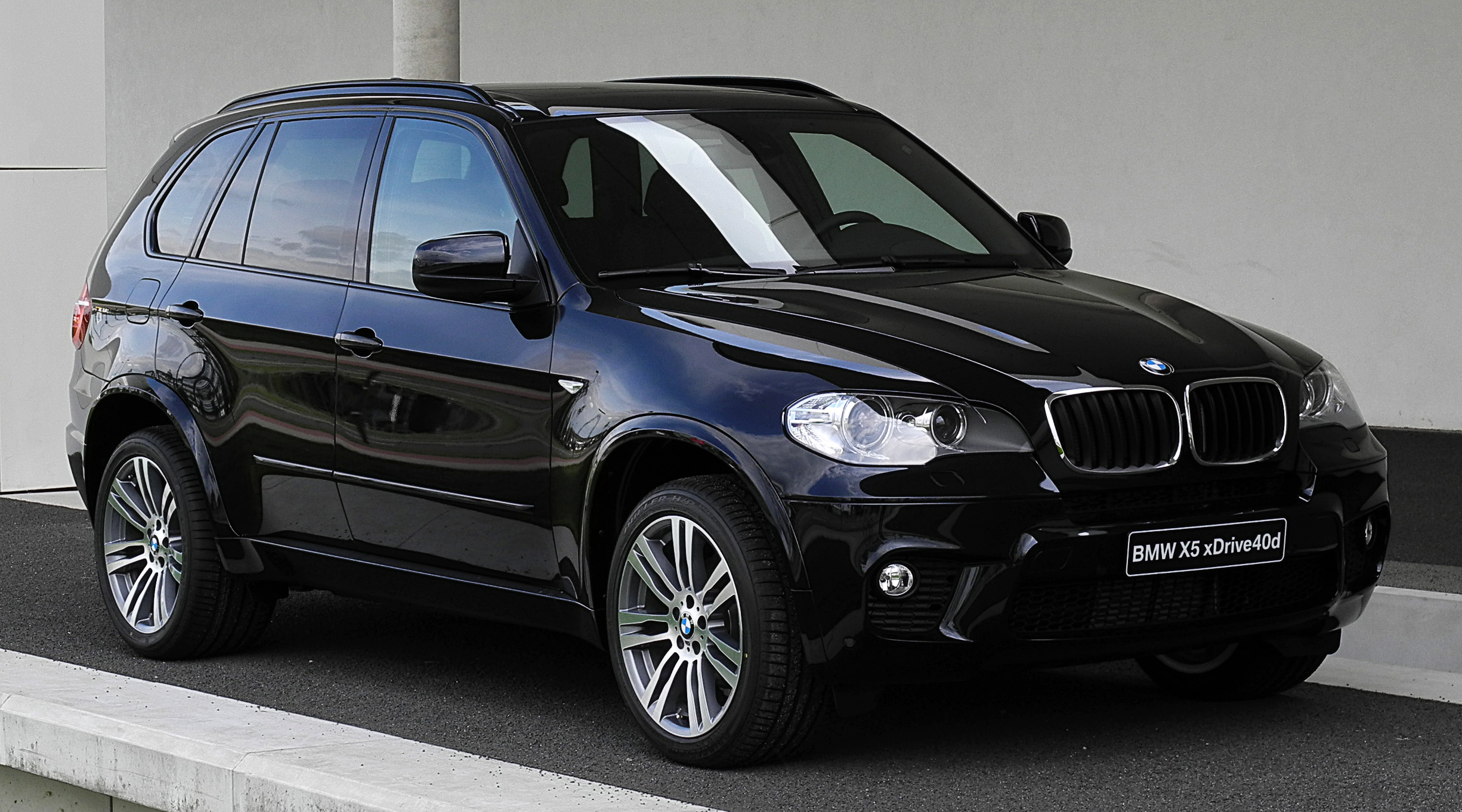 BMW X5  40d 3.0d AT (306 HP) 4WD - dane techniczne, wymiary, spalanie i opinie