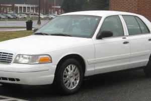 Ford Crown-Victoria  4.6 i V8 LX Sport 238 KM Sedan