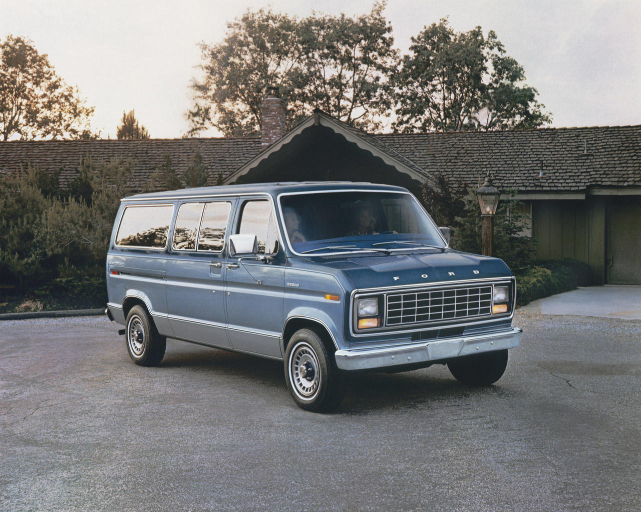 Ford Econoline  4.2 i V6 193 KM - dane techniczne, wymiary, spalanie i opinie