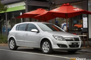 Holden Astra  2.2 i 16V ECOTEC 147 KM Sedan