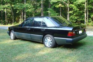 Mercedes-Benz 300  300 E 24 220 KM Sedan