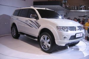 Mitsubishi Pajero-Sport  3.2d MT (160 HP) 4WD SUV