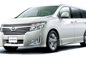 Nissan Elgrand  2.5 CVT (169 HP) 4WD Kompaktowy MPV